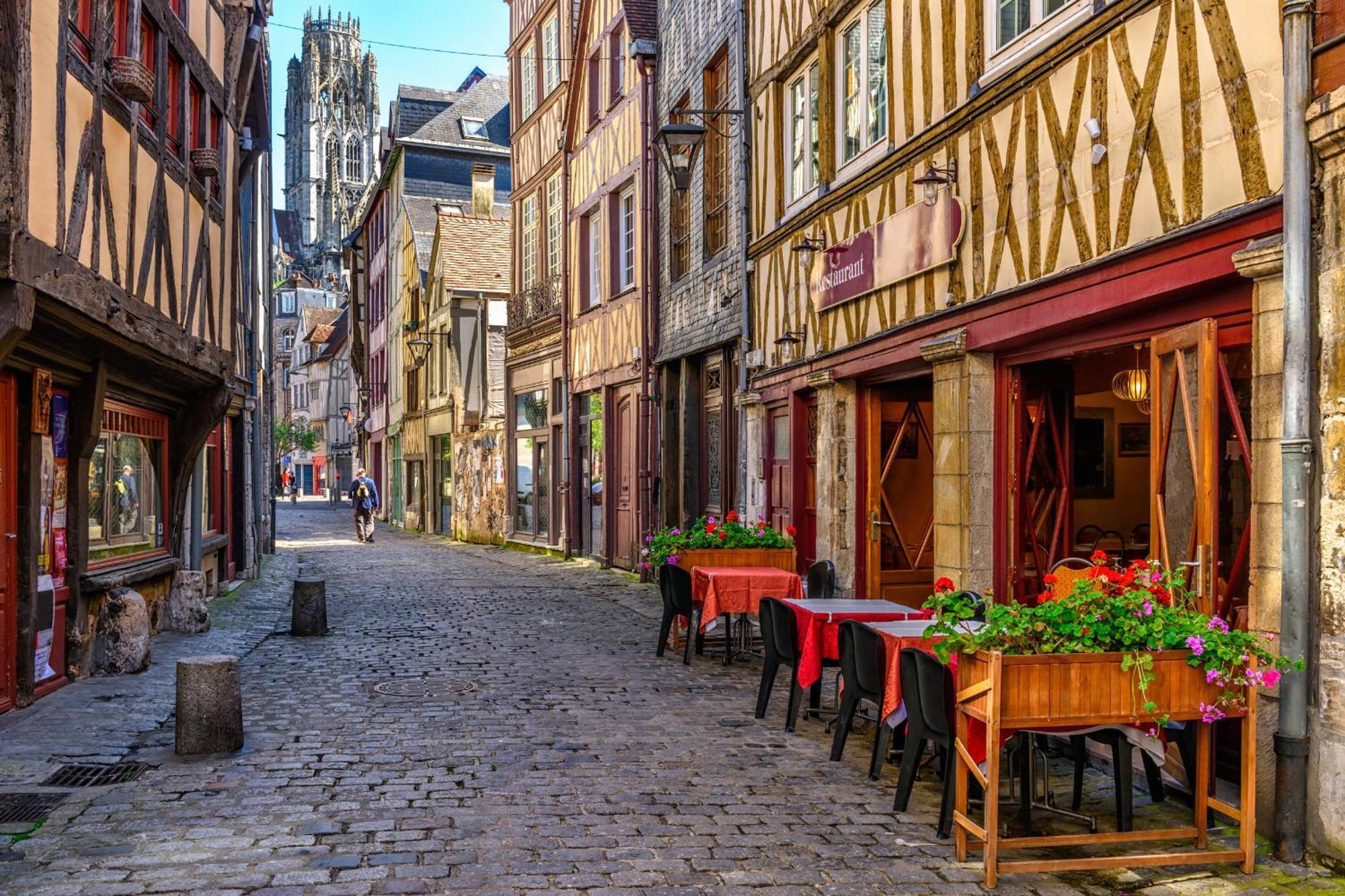 Pierre Proche Place Saint Marc *